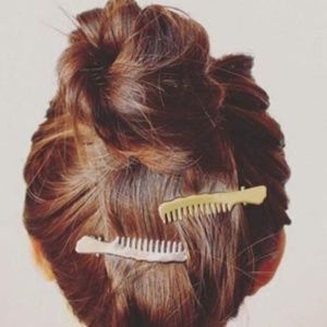 NWT ADORABLE “COMB” HAIR BARRETTE - So Cute